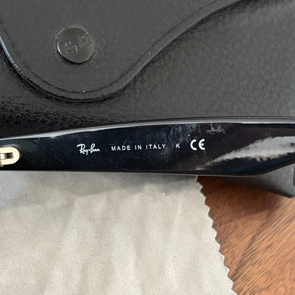 Ray-Ban New Wayfarer Classic Black Sunglasses with Case - Picture 6 of 8